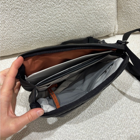 Bellroy Charcoal Belt Bag - Picture 4 of 11
